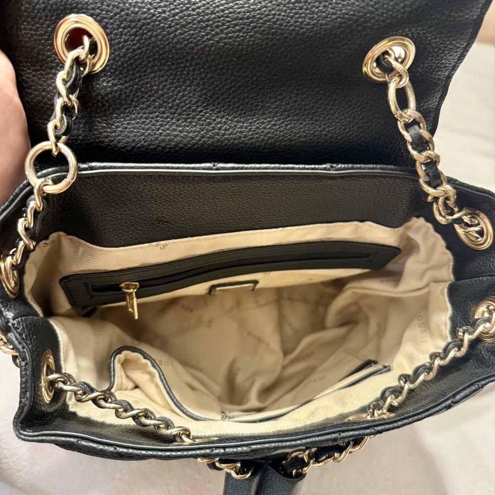 Hard 2 Find Black Leather Gillian Flap Guess Quilted Backpack Urban Spirit GG - Picture 6 of 16